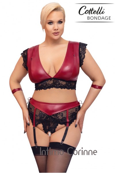 Set bondage in pizzo nero e tessuto rosso. Set bondage in pizzo nero e tessuto rosso.