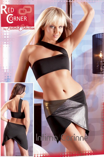 RED CORNER: top e minigonna con inserti lucidi. RED CORNER: top e minigonna con inserti lucidi.