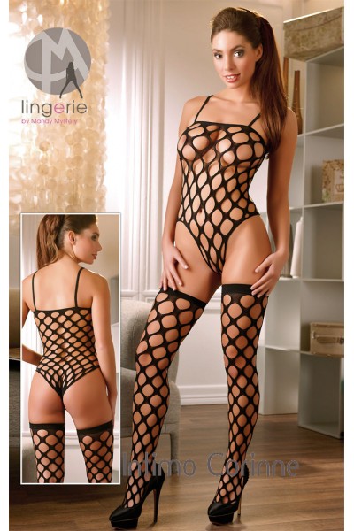 Set body con calze a rete larga. Set body con calze a rete larga.