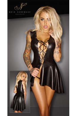 Vestito con stringatura anteriore. Vestito con stringatura anteriore.