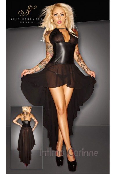 Abito lungo in tulle con bustino semi lucido.