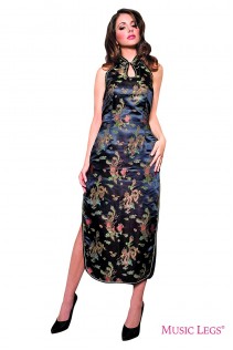 Vestito orientale con ricami. Vestito orientale con ricami.