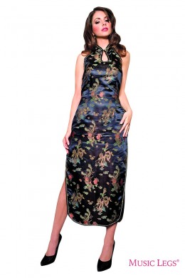 Vestito orientale con ricami. Vestito orientale con ricami.