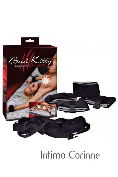 Set bondage per letto. Set bondage per letto.