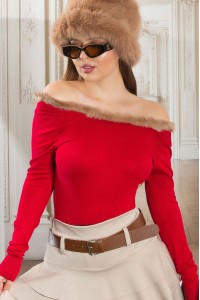 Maglia Rossa con Dettagli in Pelliccia Sintetica