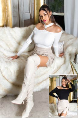 Maglia a spalle nude con anello in strass