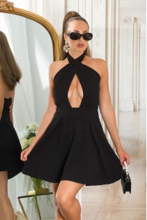 Miniabito Nero con Scollo all’Americana e Gonna Svasata