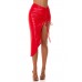 Gonna in similpelle con grande spacco rosso.