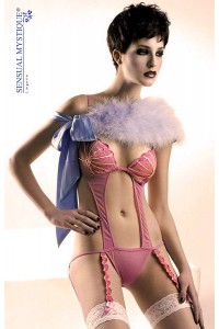 Body rosa ricamato con reggicalze. Body rosa ricamato con reggicalze.