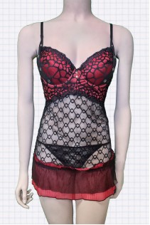 Chemise in tulle ricamato con borchie e volants. Nero-rosso Chemise in tulle ricamato con borchie e volants. Nero-rosso