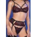 Set 4 pezzi in pizzo nero con ricami rossi e calze. Set 4 pezzi in pizzo nero con ricami rossi e calze.