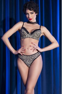 Set 2 pezzi leopardato con slip double-face. Set 2 pezzi leopardato con slip double-face.