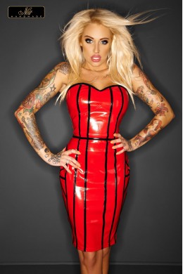 Vestito nero con applicazioni rosse. Vestito nero con applicazioni rosse.