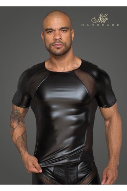 T-shirt da uomo in tessuto effetto bagnato con inserti in rete 3D . T-shirt da uomo in tessuto effetto bagnato con inserti in rete 3D .